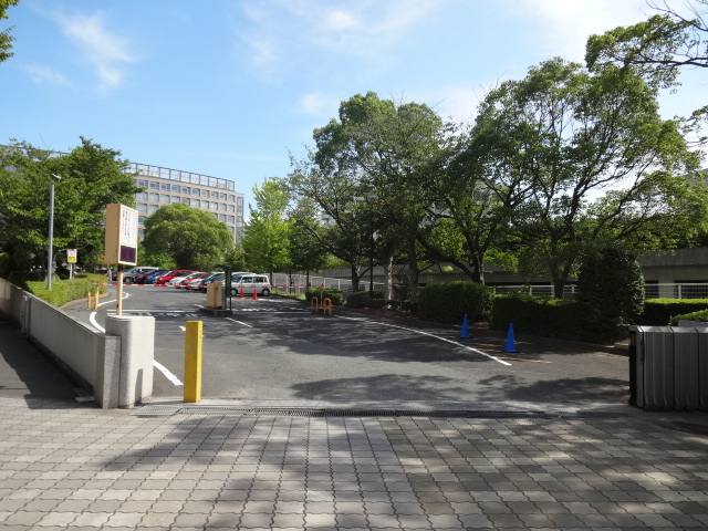 大学・短大：福岡工業大学　駐車場入口　289m