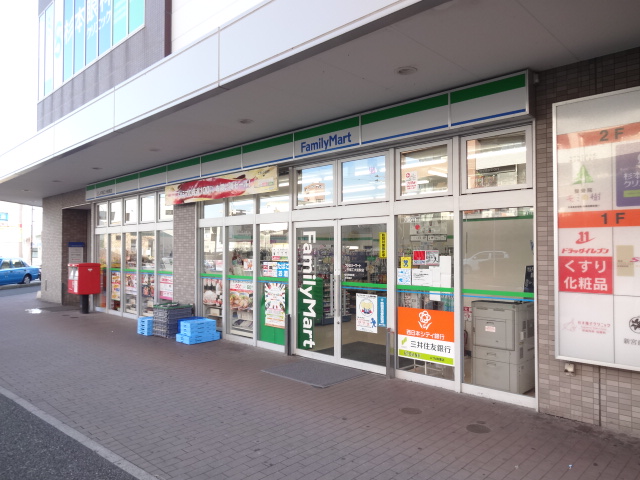 コンビ二：ﾌｧﾐﾘｰﾏｰﾄ JR福工大前駅店　679m